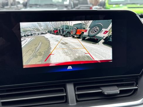 Used 2025 Chevrolet Trax LT w/ Driver Confidence Package image 27