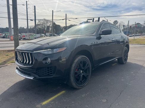 Used 2017 Maserati Levante w/ Luxury Package image 1