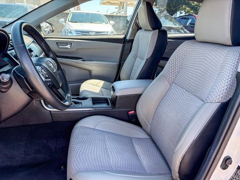 Used 2015 Toyota Camry SE FWD image 16