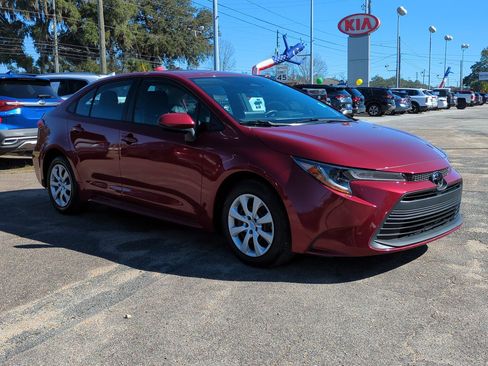 Used 2024 Toyota Corolla LE image 3