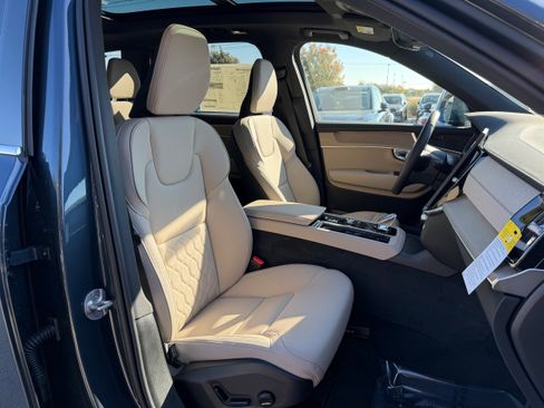 New 2026 Volvo XC90 B6 Core image 8