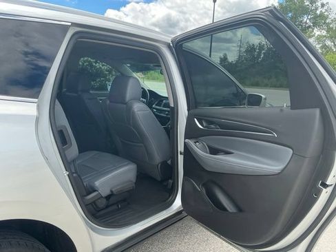 Used 2020 Buick Enclave Essence AWD/4WD image 17
