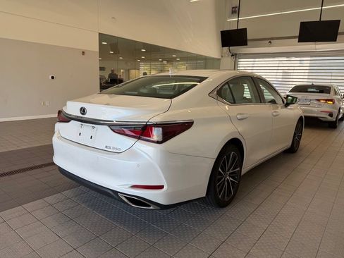 Used 2024 Lexus ES 350 w/ Premium Package FWD image 8