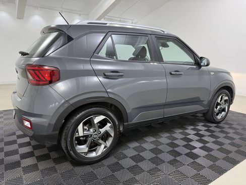 Used 2024 Hyundai Venue SEL image 7