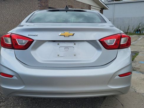 Used 2018 Chevrolet Cruze LS FWD image 9