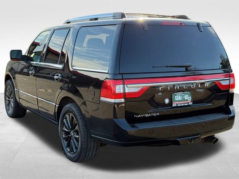 Used 2017 Lincoln Navigator Select image 9