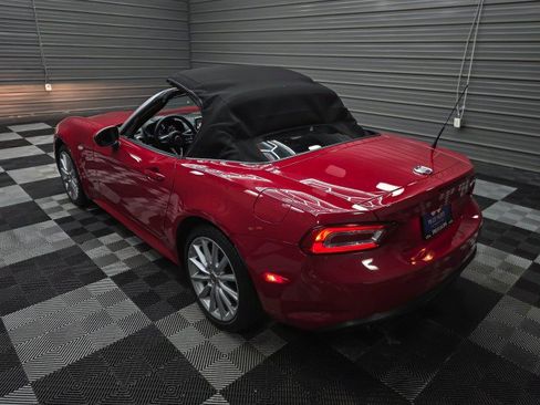 Used 2017 FIAT 124 Spider Lusso RWD image 10