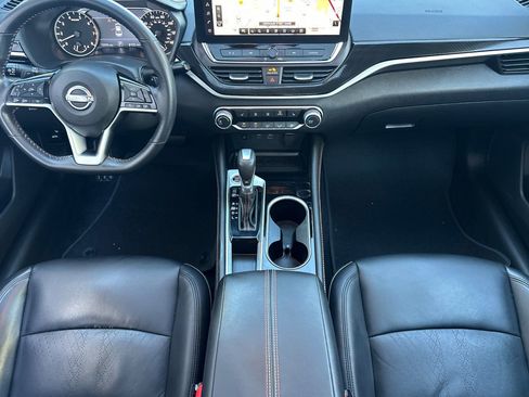 Used 2023 Nissan Altima 2.5 SR w/ SR Premium Package image 10