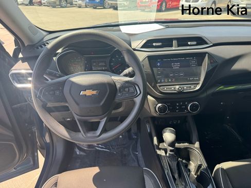 Used 2021 Chevrolet TrailBlazer LT w/ Convenience Package FWD image 15