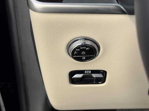 Used 2023 Mercedes-Benz GLC 300 4MATIC w/ Driver Assistance Package image 19