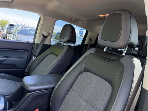 Used 2018 Chevrolet Colorado Z71 AWD/4WD image 9
