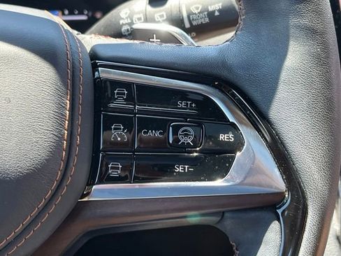 Used 2022 Jeep Grand Cherokee Summit w/ Advanced Protech Group IV AWD/4WD image 17