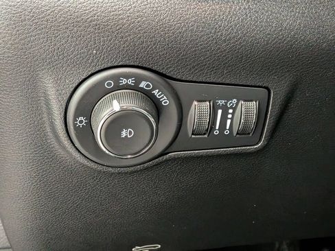 Certified 2022 Jeep Compass Latitude w/ Sun and Sound Group FWD image 15