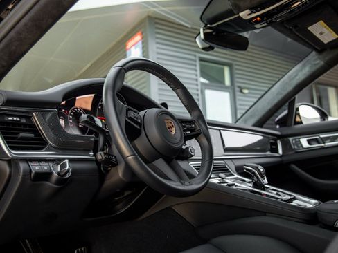 Certified 2023 Porsche Panamera GTS image 4