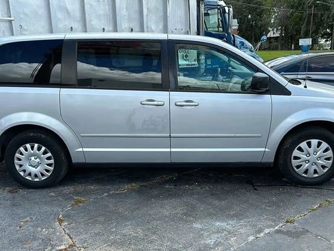 Used 2010 Dodge Grand Caravan SE FWD image 4