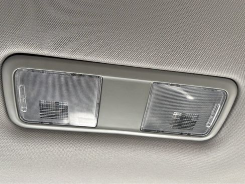 Used 2021 Toyota Highlander XLE AWD/4WD image 26