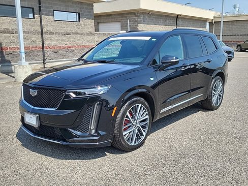 Used 2024 Cadillac XT6 Sport w/ Platinum Package AWD/4WD image 3