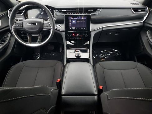 Certified 2025 Jeep Grand Cherokee Laredo X w/ Luxury Tech Group I image 20