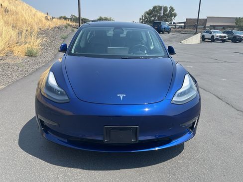 Used 2022 Tesla Model 3 Long Range AWD/4WD image 2
