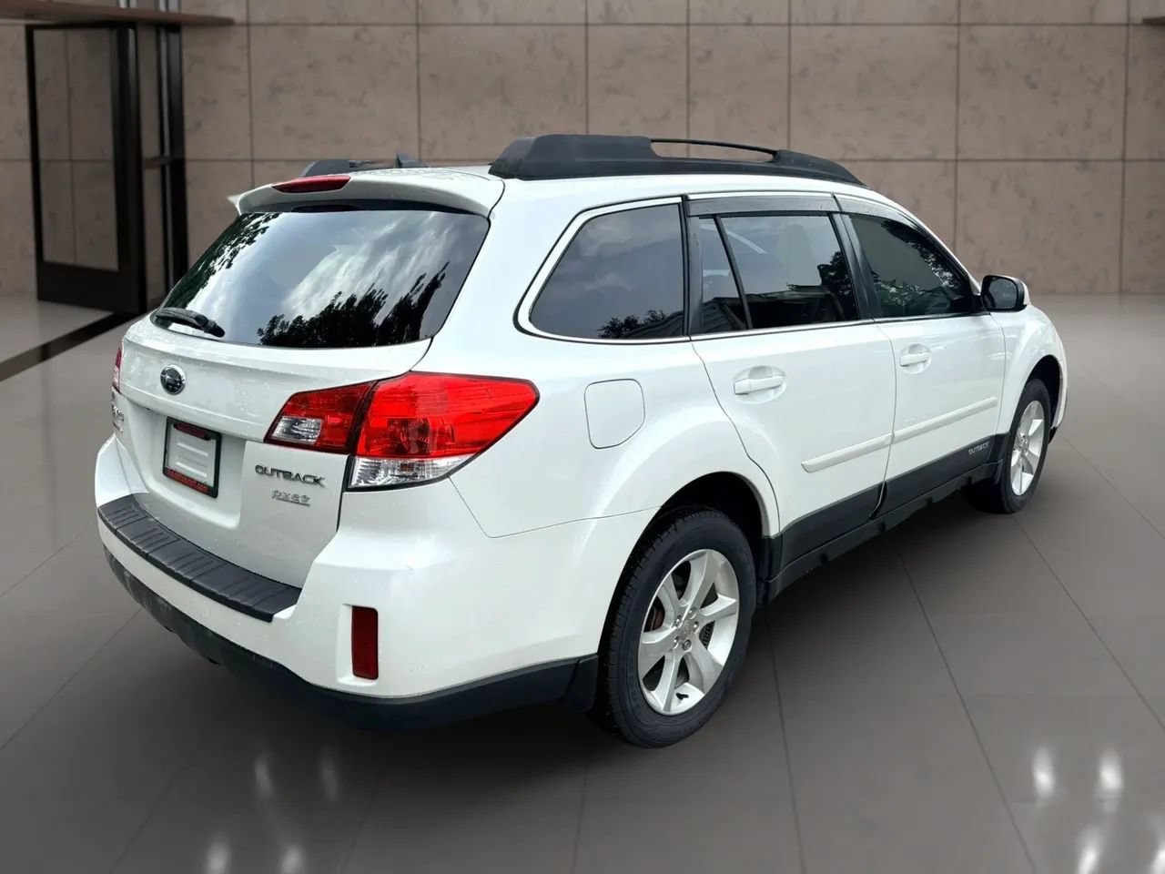Used 2013 Subaru Outback 2.5i Limited w/ Moonroof Pkg AWD/4WD image 3