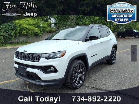 Used 2025 Jeep Compass Limited w/ Sun & Sound Group AWD/4WD image 3