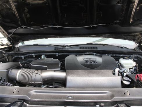 Used 2021 Toyota Tacoma TRD Off-Road w/ Technology Package AWD/4WD image 55