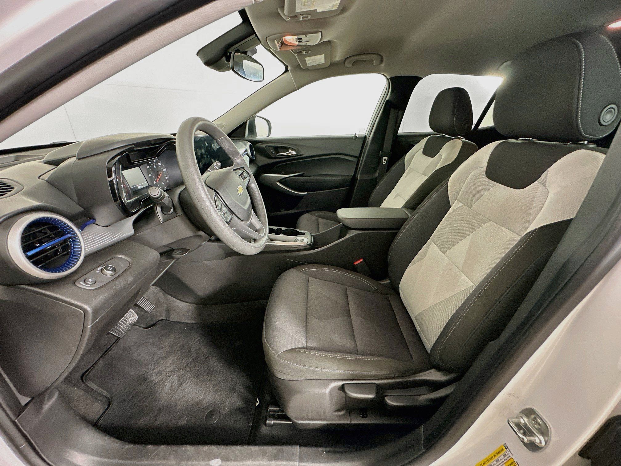 Used 2025 Chevrolet Trax LS FWD image 13