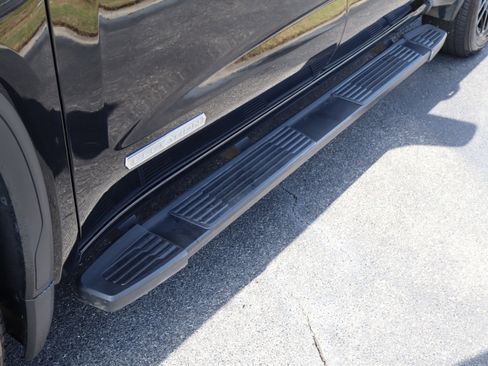 Used 2022 GMC Sierra 1500 Elevation w/ Elevation Premium Package AWD/4WD image 17