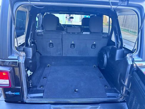 Used 2023 Jeep Wrangler Unlimited image 12