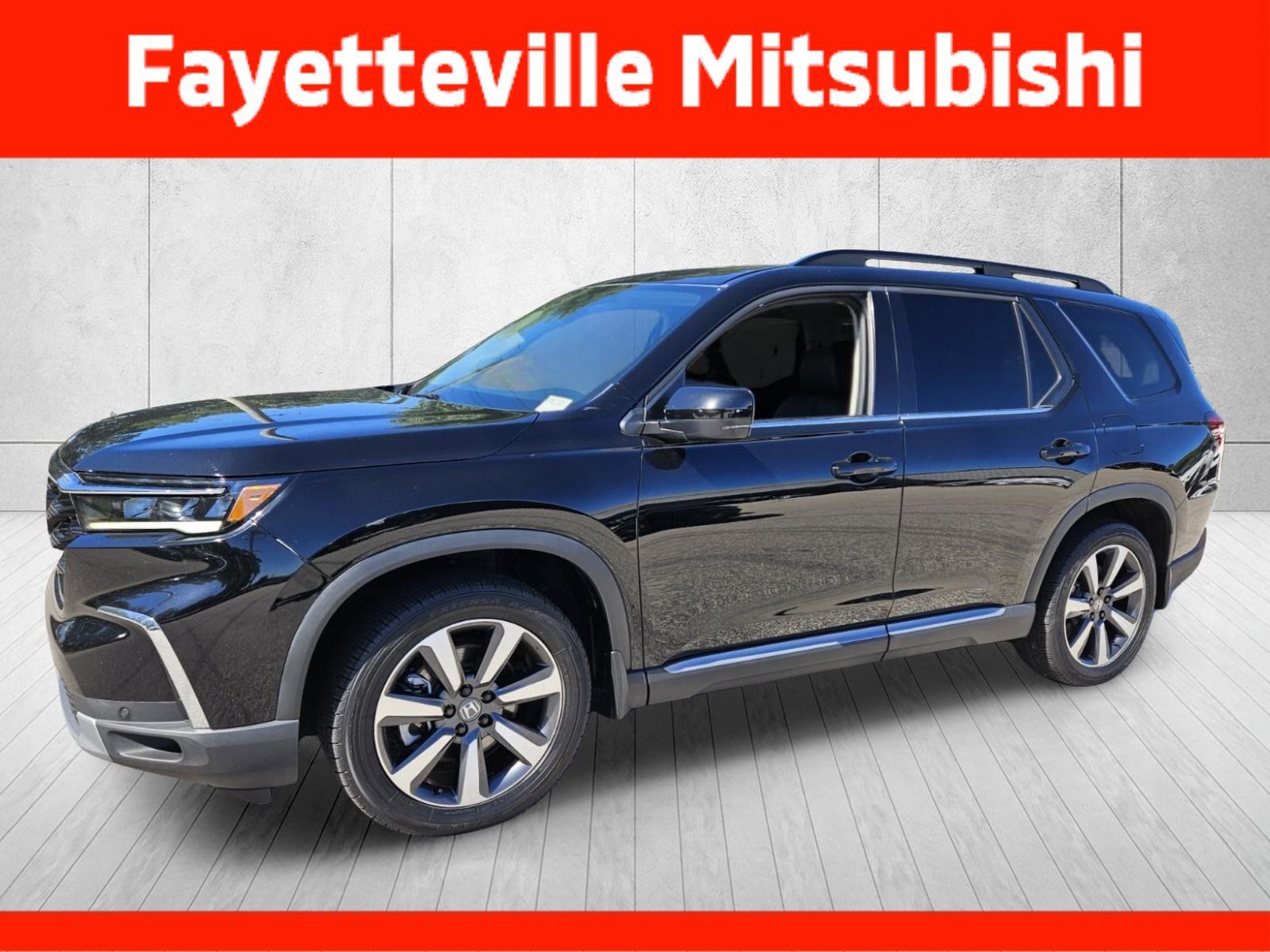 Used 2024 Honda Pilot Touring image 3