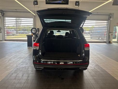 Used 2023 Volkswagen Atlas SE w/ Panoramic Sunroof Package FWD image 11