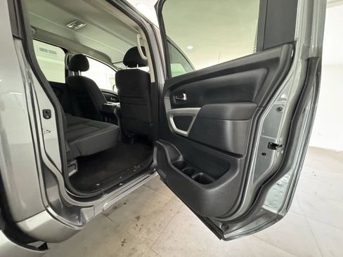 Used 2018 Nissan Titan SV w/ SV Convenience Package AWD/4WD image 21