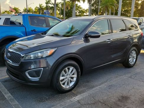 Used 2018 Kia Sorento FWD image 32