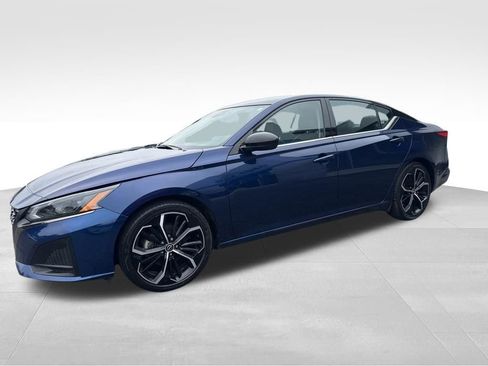 Used 2024 Nissan Altima 2.5 SR FWD image 5