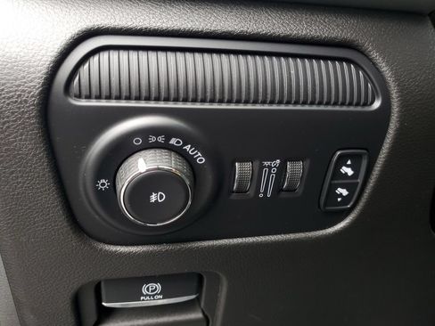 Used 2023 Jeep Wagoneer Series III w/ Preferred Equipment Group AWD/4WD image 23