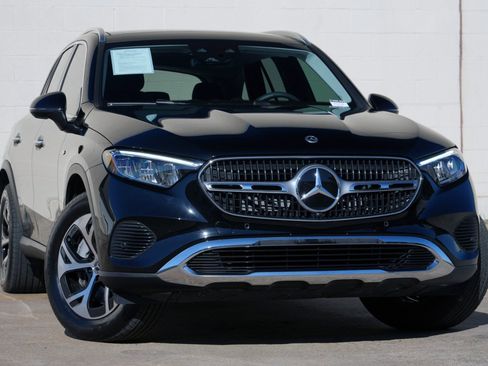 Used 2025 Mercedes-Benz GLC 350e 4MATIC image 4