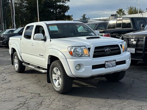 Used 2009 Toyota Tacoma PreRunner image 1