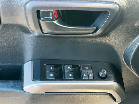 Used 2022 Toyota Tacoma SR5 w/ Technology Package image 18