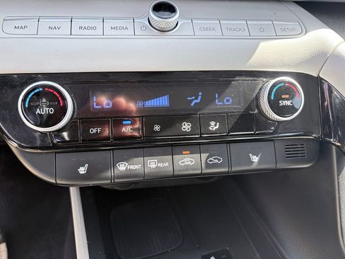 Used 2024 Hyundai Elantra Limited FWD image 19