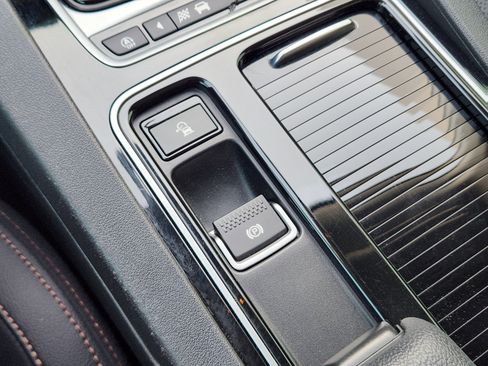 Used 2018 Jaguar F-PACE Prestige image 21