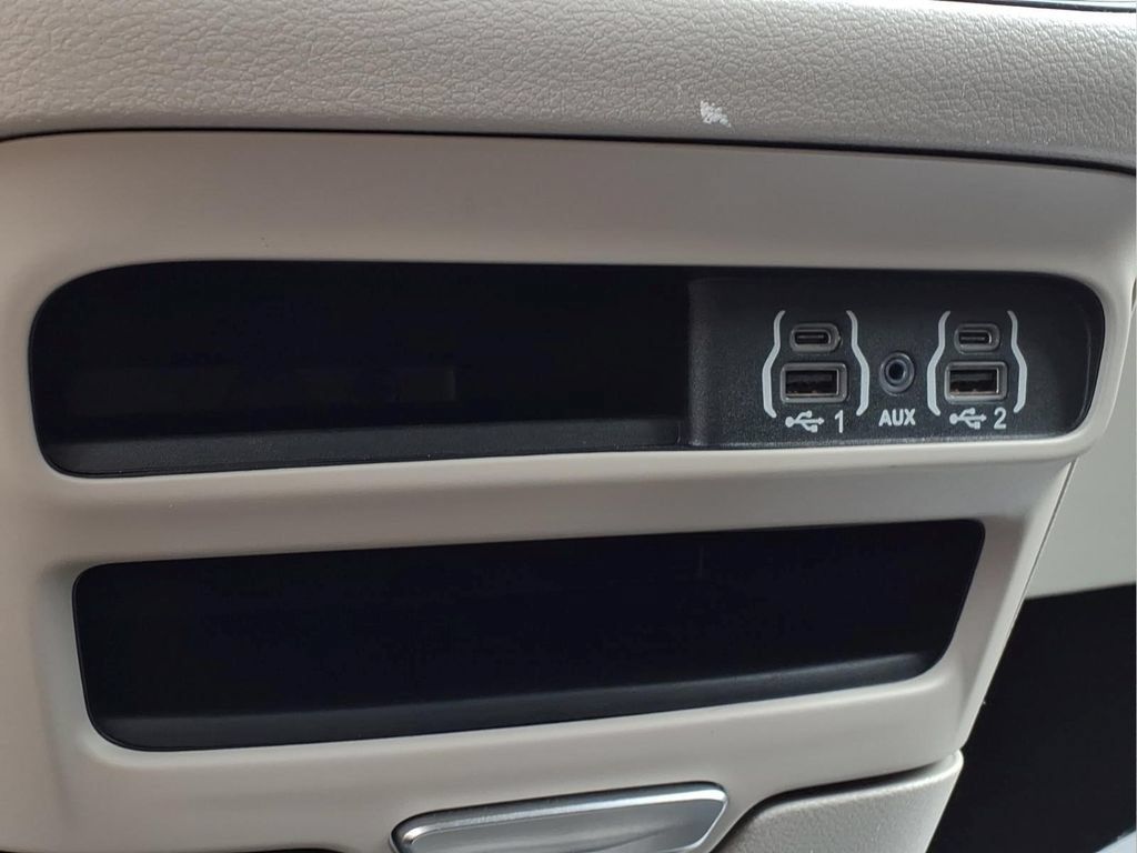 Used 2023 Chrysler Voyager LX FWD image 18