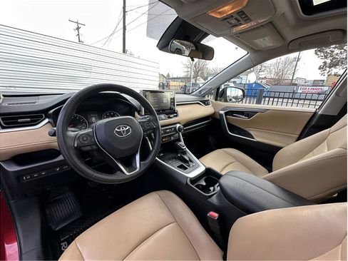 Used 2019 Toyota RAV4 XLE Premium image 14