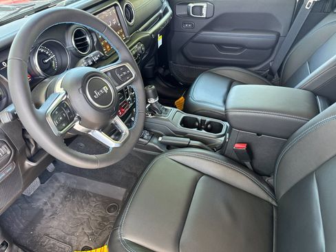 New 2023 Jeep Wrangler Unlimited Rubicon 4xe w/ Cold Weather Group image 10