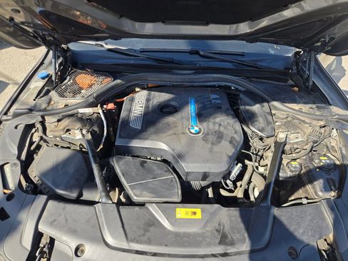 Used 2018 BMW 740e xDrive w/ Executive Package image 37