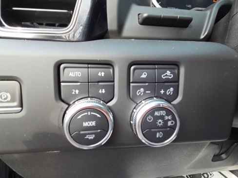 Used 2024 GMC Sierra 2500 AT4 w/ AT4 Premium Plus Package AWD/4WD image 40