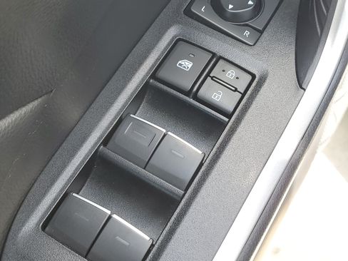 Certified 2025 Toyota RAV4 XLE FWD image 22