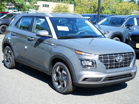New 2025 Hyundai Venue SEL FWD image 3
