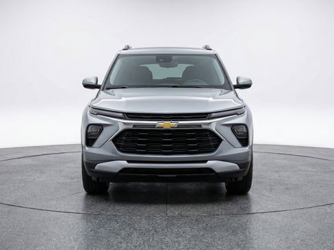 Used 2025 Chevrolet TrailBlazer LT image 2