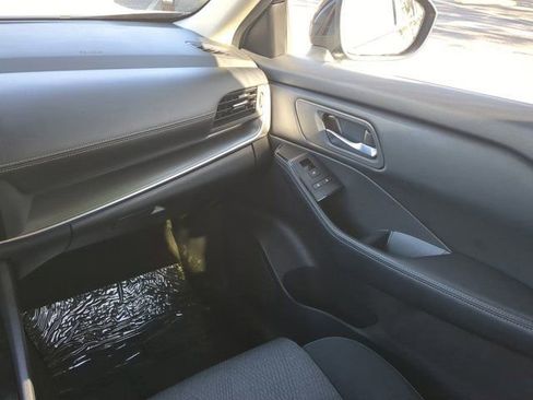 Used 2025 Nissan Rogue SV FWD image 16