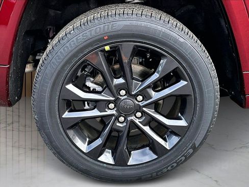 New 2026 Jeep Grand Cherokee Limited AWD/4WD image 36